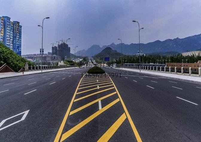 鎮(zhèn)江道路劃線，鎮(zhèn)江道路劃線施工單位？飛揚市政專業(yè)可靠！